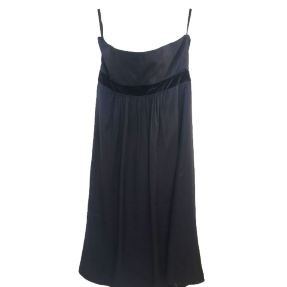 Banana Republic Strapless Black cocktail Dress .Has velvet band under chest.